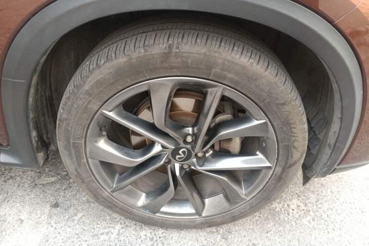 Used Infiniti QX50 2020 Revised Version 2.0T All-Wheel Drive Navigation Edition Right Front Wheel Hub