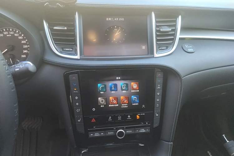 Used Infiniti QX50 2020 2.0T Two-Wheel Drive Fashion Edition Audio And AC Panel