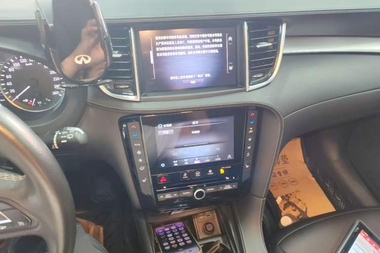 Used Infiniti QX50 2020 2.0T Two-Wheel Drive Fashion Edition Audio And AC Panel