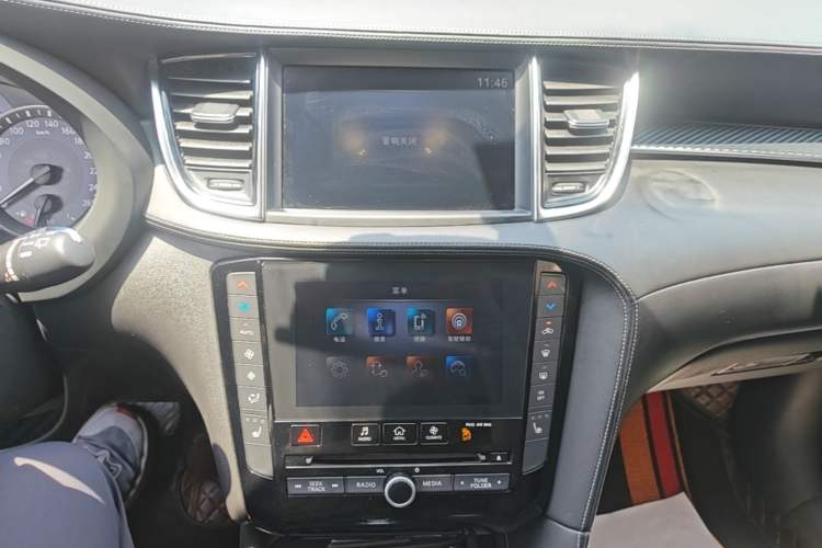 Used Infiniti QX50 2020 2.0T Two-Wheel Drive Fashion Edition Audio And AC Panel