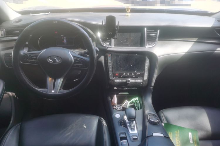 Used Infiniti QX50 2020 Revised Version 2.0T Two-Wheel Drive Fashion Edition Center Console