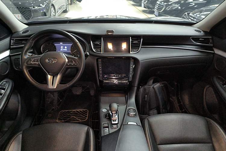 Used Infiniti QX50 2020 2.0T All-Wheel-Drive Elite Version Center Console