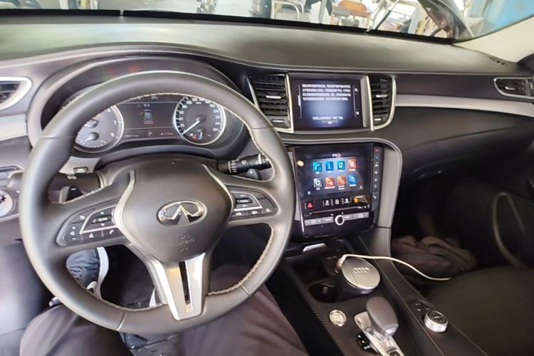 Used Infiniti QX50 2020 Revised Version 2.0T Two-Wheel Drive Fashion Edition Center Console