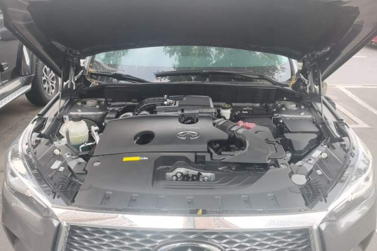 Used Infiniti QX50 2020 2.0T Two-Wheel Drive Fashion Edition Engine Bay