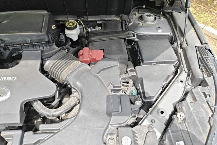 Used Infiniti QX50 2020 2.0T All-Wheel-Drive Elite Version Engine Bay Left