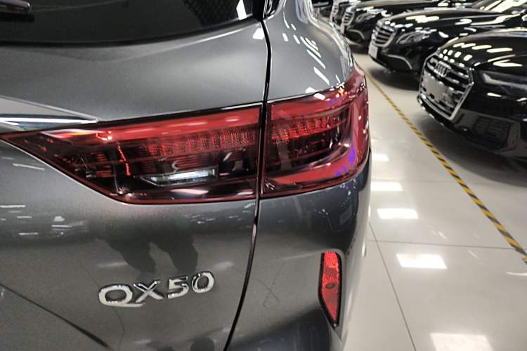 Used Infiniti QX50 2020 2.0T All-Wheel-Drive Elite Version Exterior 3