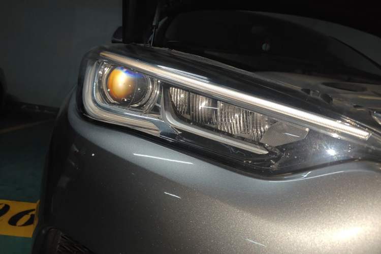 Used Infiniti QX50 2020 Revised Version 2.0T Two-Wheel Drive Fashion Edition Right Front Headlight