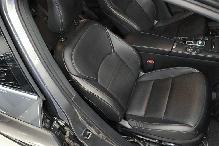 Used Infiniti QX50 2020 2.0T All-Wheel-Drive Elite Version Right Front Seat