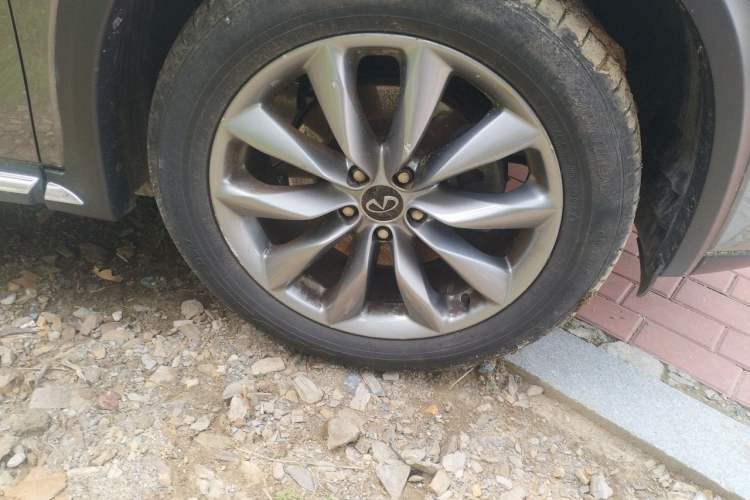 Used Infiniti QX50 2020 2.0T All-Wheel-Drive Elite Version Right Front Wheel Hub
