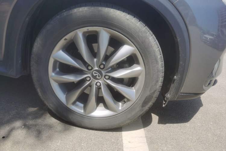 Used Infiniti QX50 2020 Revised Version 2.0T Two-Wheel Drive Fashion Edition Right Front Wheel Hub