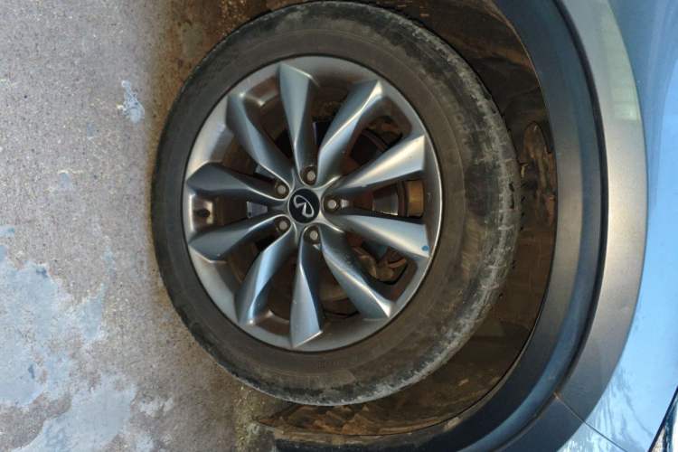 Used Infiniti QX50 2020 2.0T All-Wheel-Drive Elite Version Right Front Wheel Hub