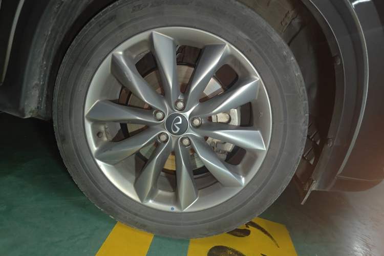 Used Infiniti QX50 2020 Revised Version 2.0T Two-Wheel Drive Fashion Edition Right Front Wheel Hub