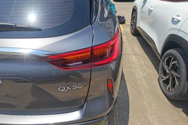 Used Infiniti QX50 2020 2.0T Two-Wheel Drive Fashion Edition Right Rear Taillight