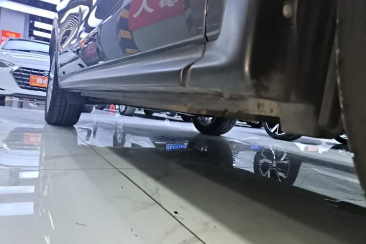 Used Infiniti QX50 2020 2.0T Two-Wheel Drive Elite Edition Right Side Sill