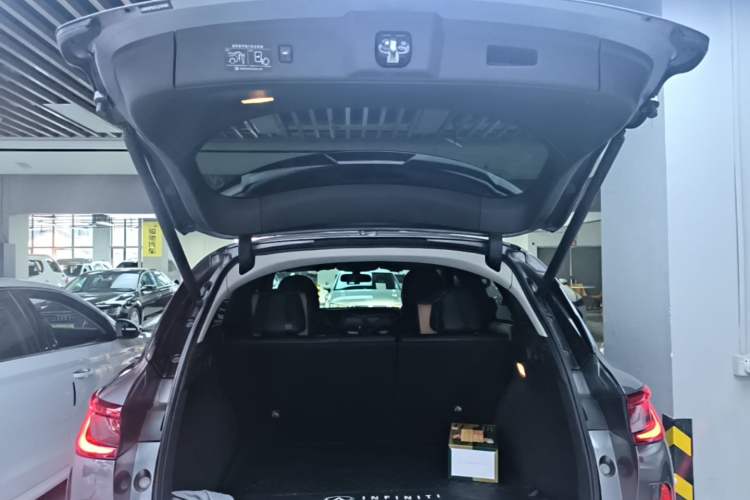 Used Infiniti QX50 2020 2.0T Two-Wheel Drive Elite Edition Trunk