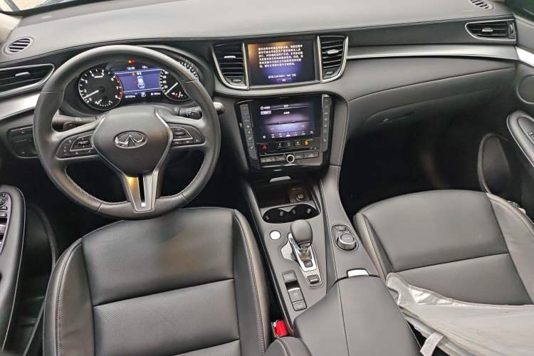 Used Infiniti QX50 2020 2.0T All-Wheel-Drive Elite Version Center Console