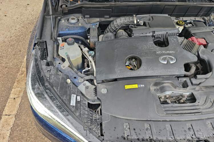 Used Infiniti QX50 2020 2.0T All-Wheel-Drive Elite Version Engine Bay Right