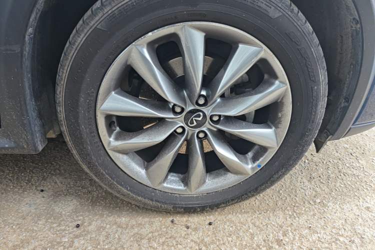 Used Infiniti QX50 2020 2.0T All-Wheel-Drive Elite Version Right Front Wheel Hub