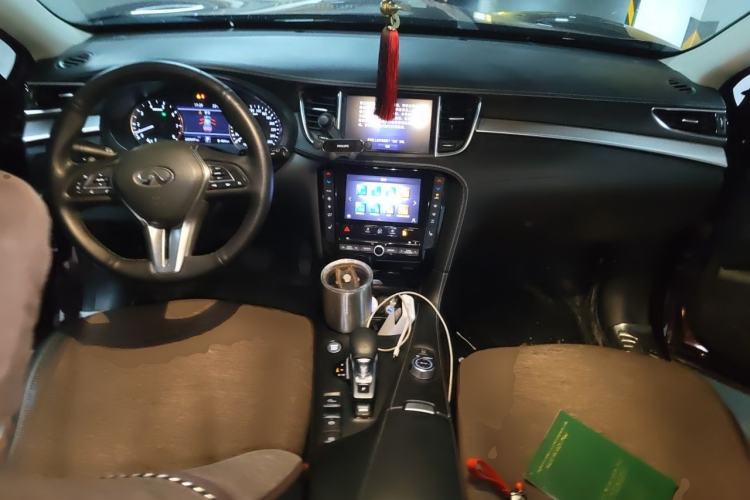 Used Infiniti QX50 2020 2.0T All-Wheel-Drive Elite Version Center Console