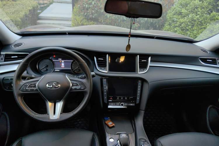 Used Infiniti QX50 2020 Revised Version 2.0T Two-Wheel Drive Fashion Edition Center Console