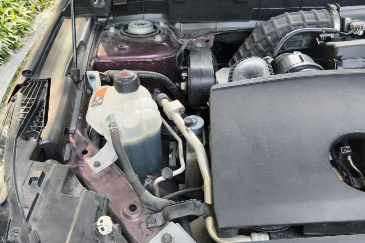 Used Infiniti QX50 2020 2.0T Two-Wheel Drive Fashion Edition Engine Bay Right