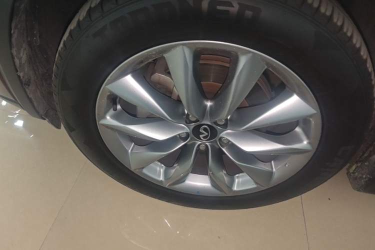 Used Infiniti QX50 2020 2.0T Two-Wheel Drive Fashion Edition Left Front Wheel Hub