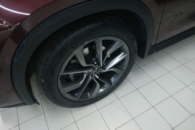 Used Infiniti QX50 2020 Revised Version 2.0T Four-Wheel Drive Smart Edition Left Front Wheel Hub