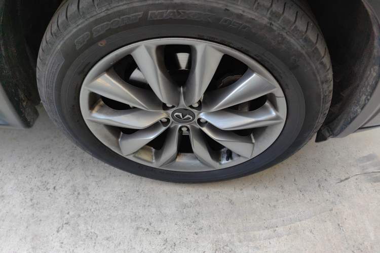 Used Infiniti QX50 2020 Revised Version 2.0T Two-Wheel Drive Fashion Edition Right Front Wheel Hub