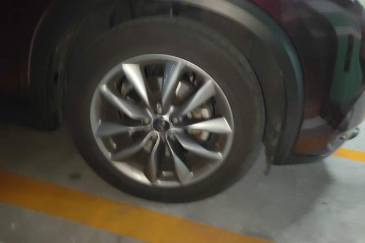 Used Infiniti QX50 2020 2.0T All-Wheel-Drive Elite Version Right Front Wheel Hub
