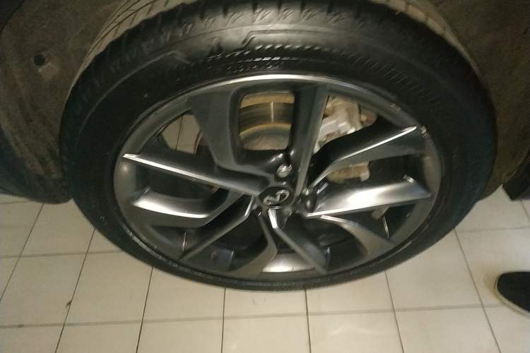 Used Infiniti QX50 2020 Revised Version 2.0T Four-Wheel Drive Smart Edition Right Rear Wheel Hub