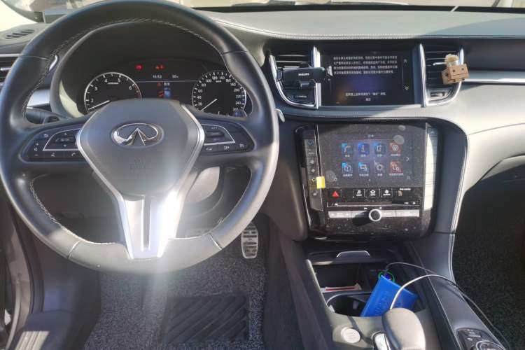 Used Infiniti QX50 2020 2.0T All-Wheel-Drive Elite Version Center Console
