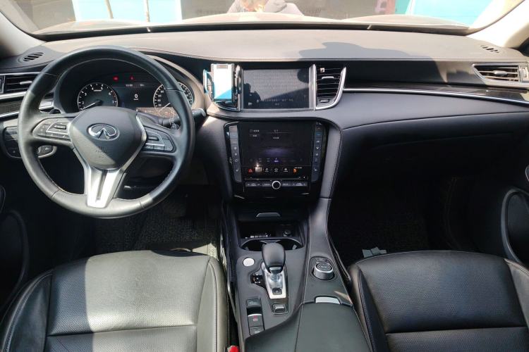 Used Infiniti QX50 2020 2.0T All-Wheel-Drive Elite Version Center Console