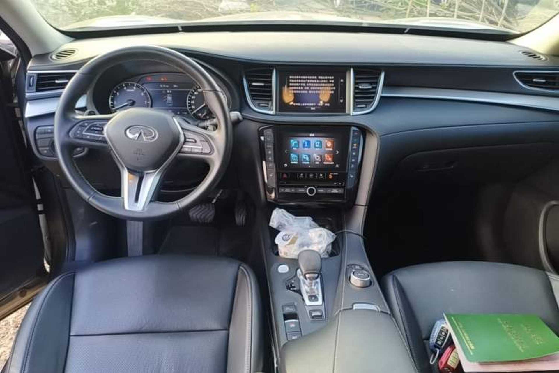Used Infiniti QX50 2020 2.0T All-Wheel-Drive Elite Version Center Console