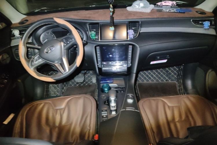 Used Infiniti QX50 2020 2.0T All-Wheel-Drive Elite Version Center Console