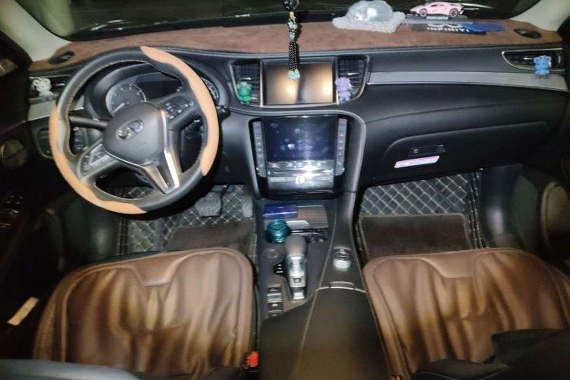 Used Infiniti QX50 2020 2.0T All-Wheel-Drive Elite Version Center Console