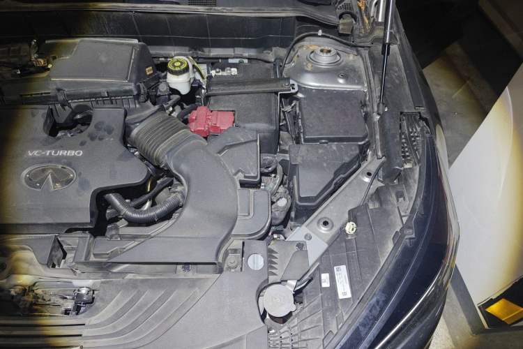 Used Infiniti QX50 2020 2.0T All-Wheel-Drive Elite Version Engine Bay Left