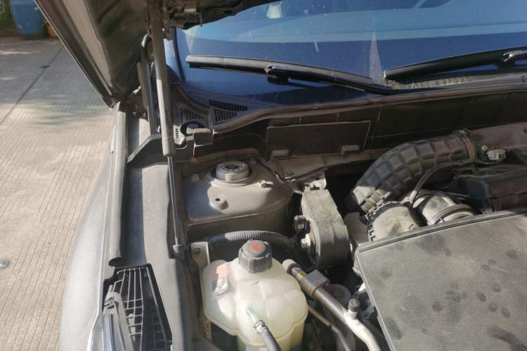 Used Infiniti QX50 2020 2.0T All-Wheel-Drive Elite Version Engine Bay Right