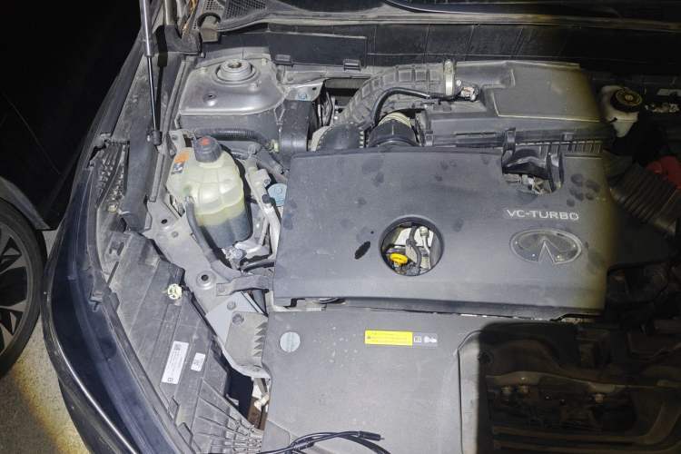 Used Infiniti QX50 2020 2.0T All-Wheel-Drive Elite Version Engine Bay Right