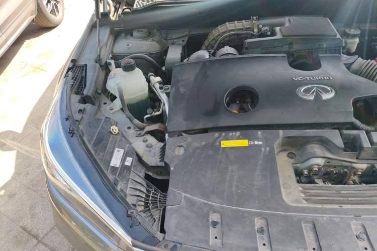 Used Infiniti QX50 2020 2.0T All-Wheel-Drive Elite Version Engine Bay Right