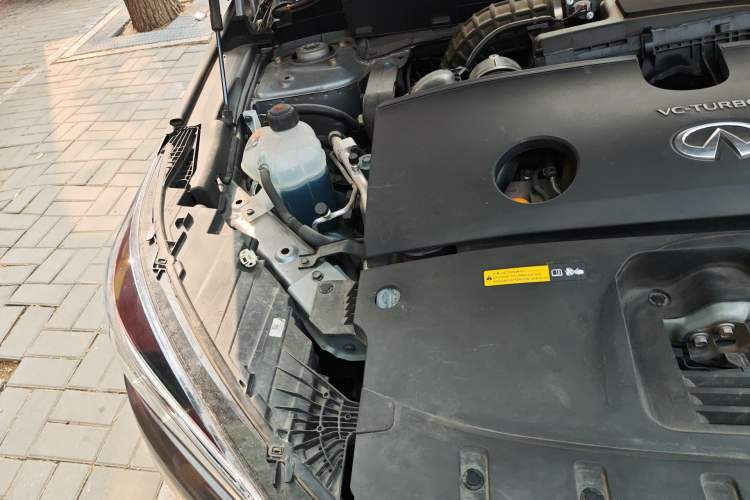 Used Infiniti QX50 2020 2.0T All-Wheel-Drive Elite Version Engine Bay Right