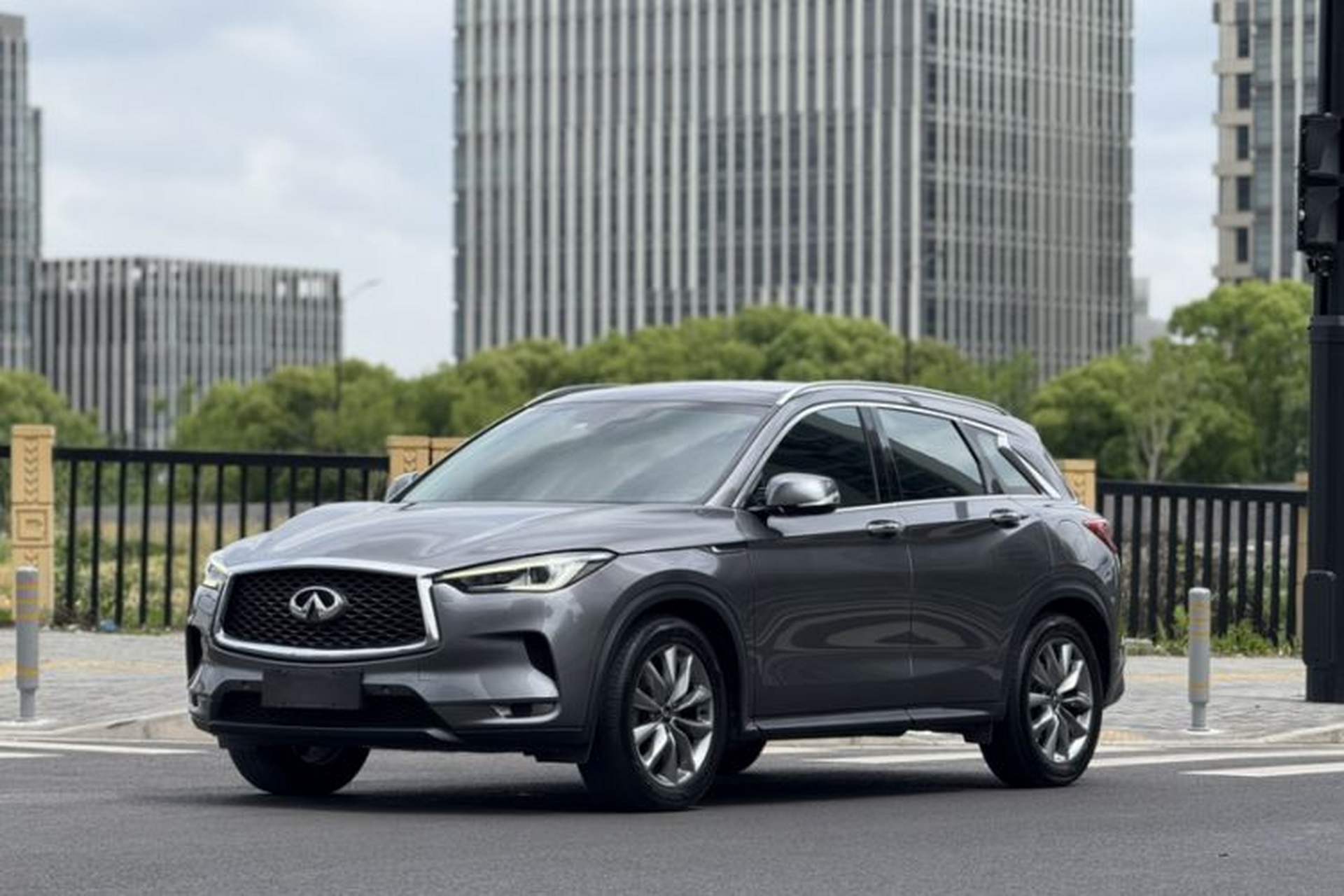 Used Infiniti QX50 2020 2.0T All-Wheel-Drive Elite Version Front Left 45 Deg