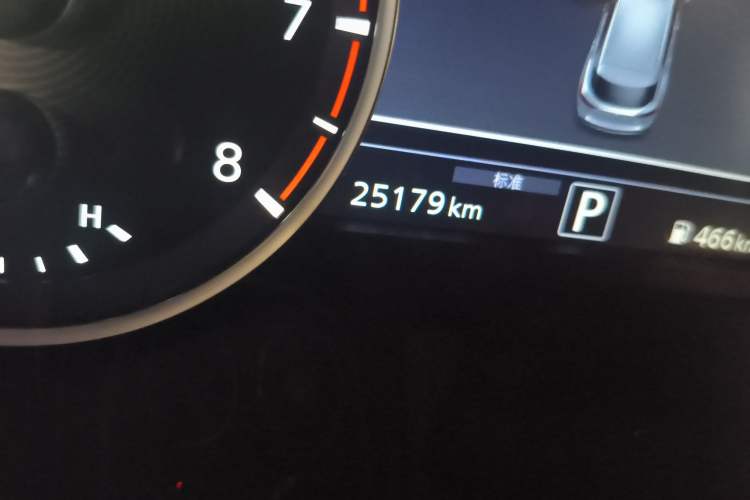 Used Infiniti QX50 2020 2.0T All-Wheel-Drive Elite Version Odometer Close Up