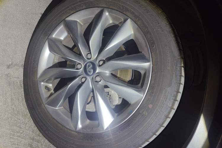Used Infiniti QX50 2020 2.0T All-Wheel-Drive Elite Version Right Front Wheel Hub