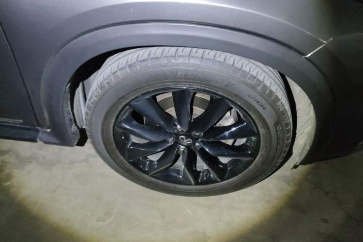 Used Infiniti QX50 2020 2.0T All-Wheel-Drive Elite Version Right Front Wheel Hub