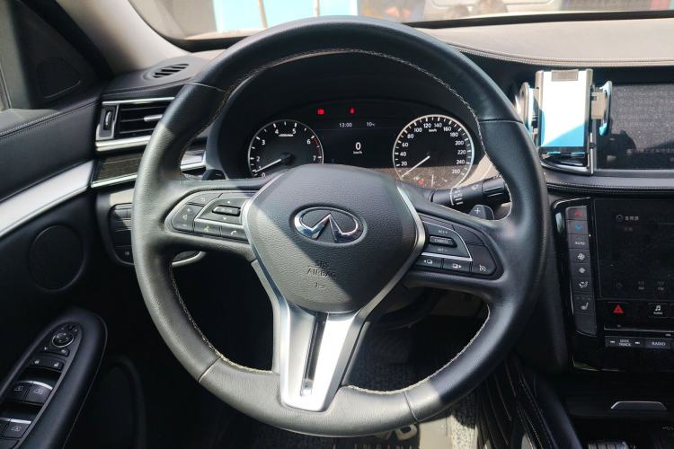 Used Infiniti QX50 2020 2.0T All-Wheel-Drive Elite Version Steering Wheel