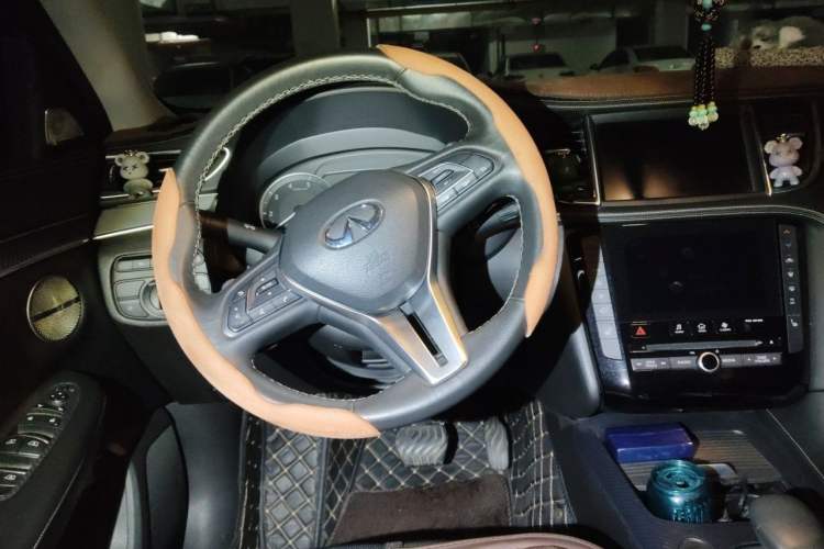 Used Infiniti QX50 2020 2.0T All-Wheel-Drive Elite Version Steering Wheel