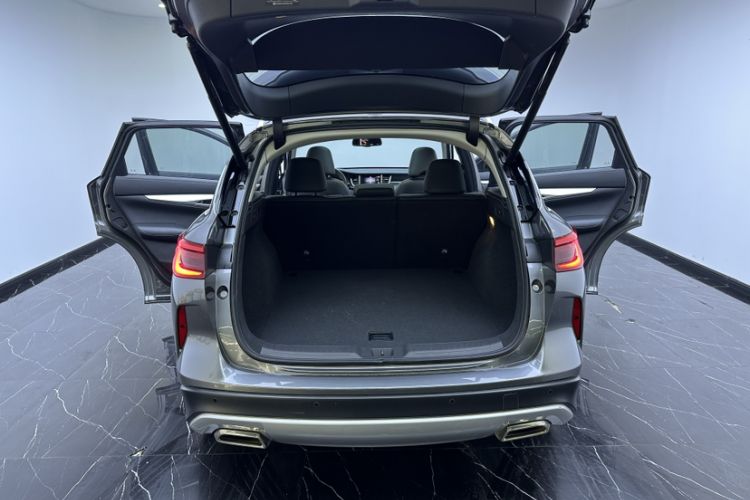Used Infiniti QX50 2020 2.0T All-Wheel-Drive Elite Version Trunk
