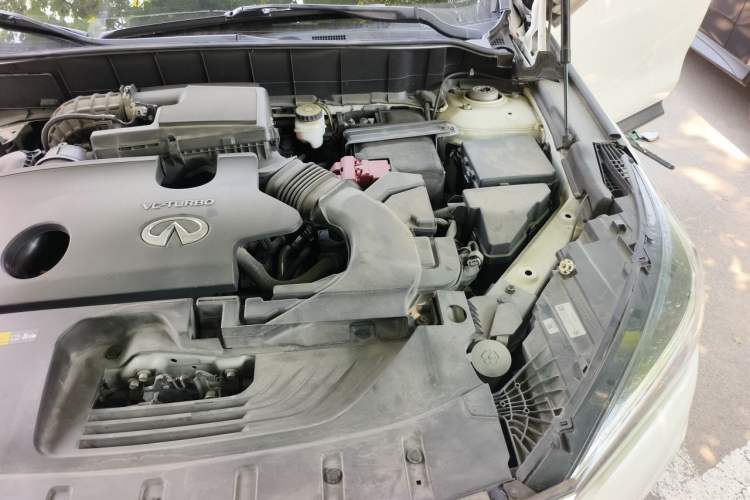 Used Infiniti QX50 2020 2.0T Two-Wheel Drive Fashion Edition Engine Bay Left
