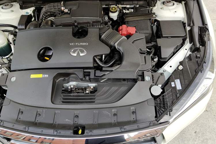 Used Infiniti QX50 2020 2.0T Two-Wheel Drive Fashion Edition Engine Bay Left