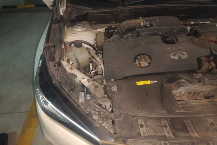 Used Infiniti QX50 2020 2.0T Two-Wheel Drive Fashion Edition Engine Bay Right
